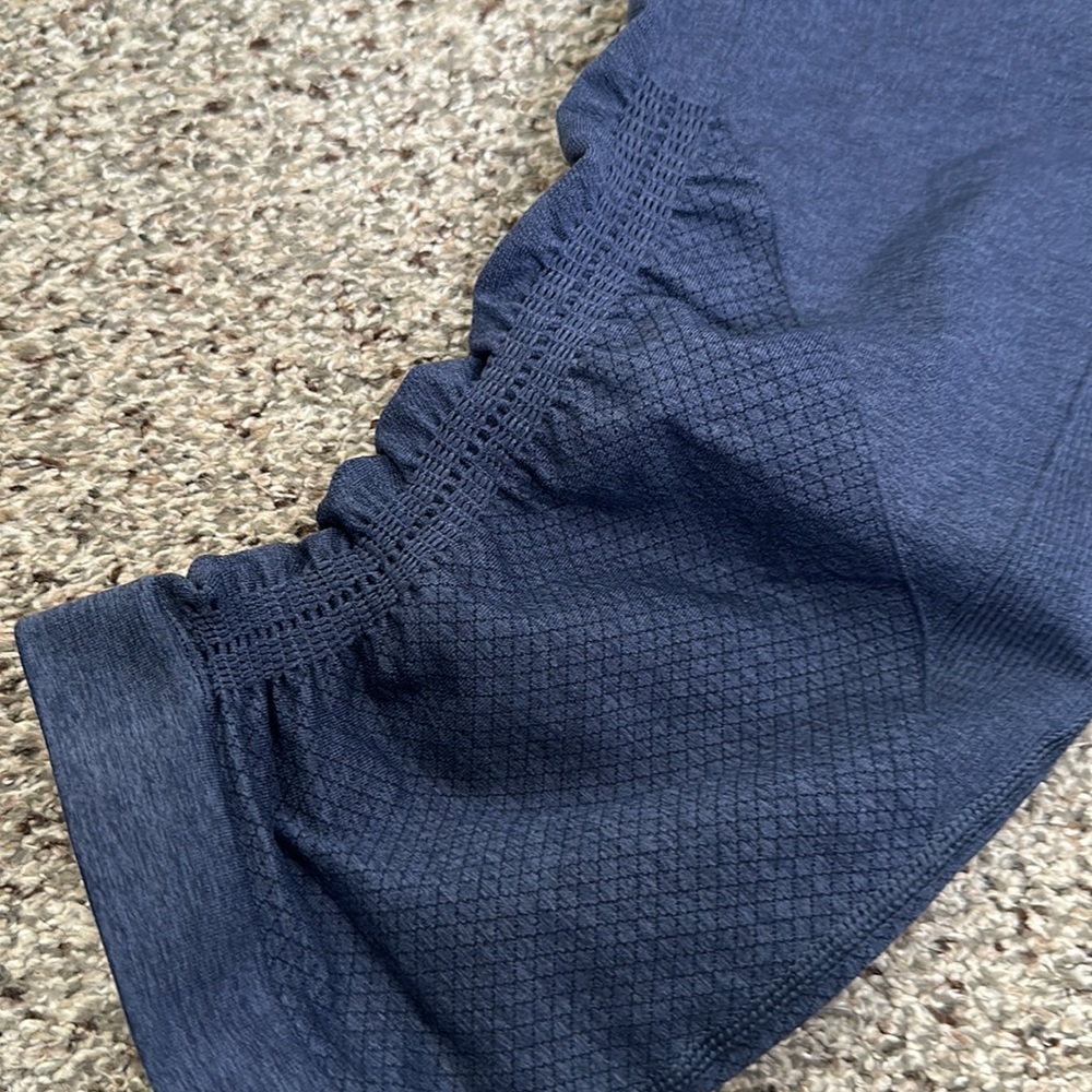 Lululemon blue in the row crop leggings size 6 - Picture 4 of 6